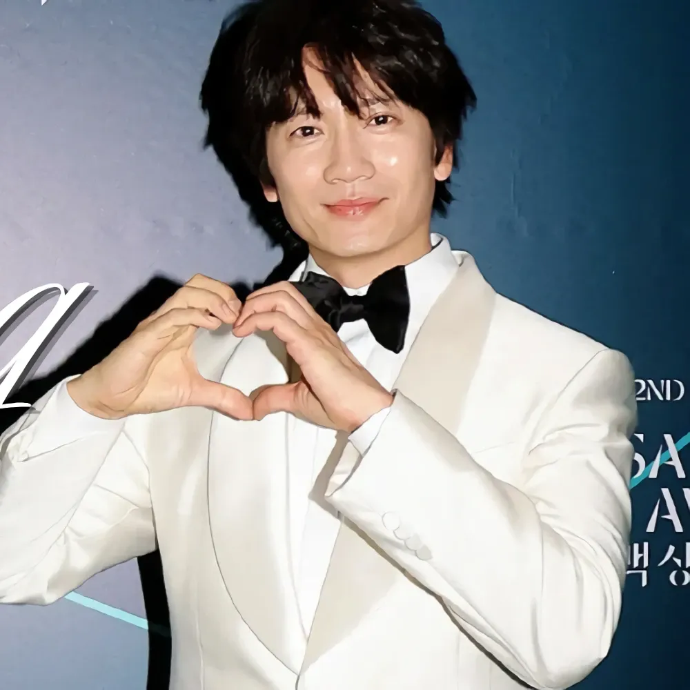 Behind-the-scenes cut of Ji Sung