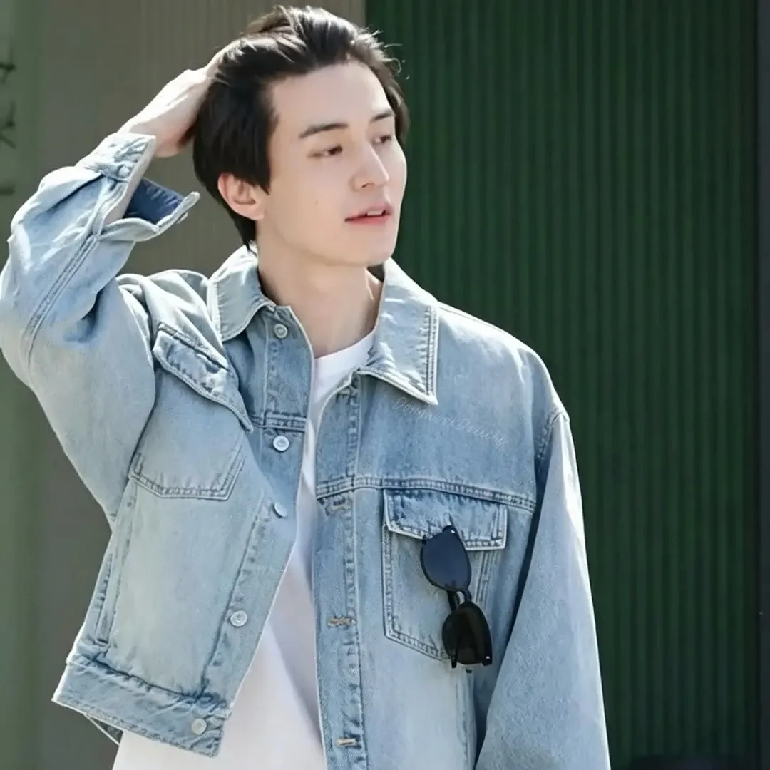 Recent activity shot of Lee Dongwook