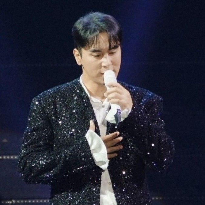 チャン・ミンホの最近の活動ショット