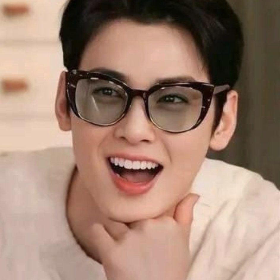 Behind-the-scenes cut of Cha Eunwoo