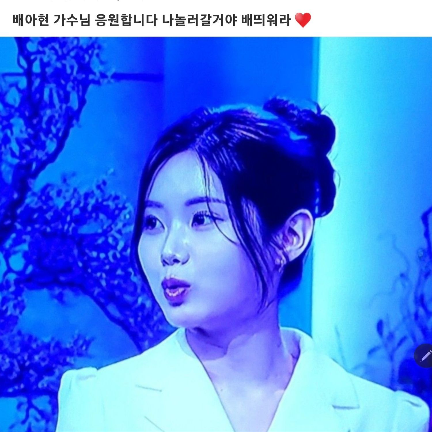 A moment captured by a fan of Bae Ahyeon