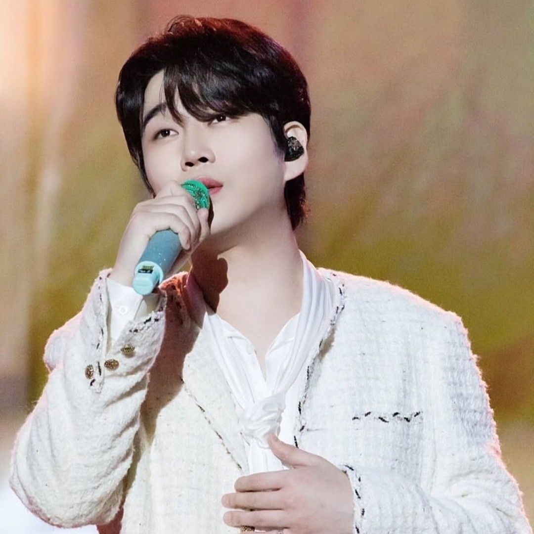 A moment captured by a fan of Hwang Youngwoong