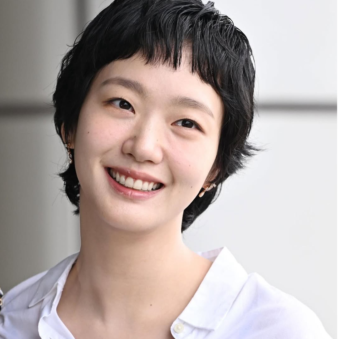 キム・ゴウンのビハインドカット