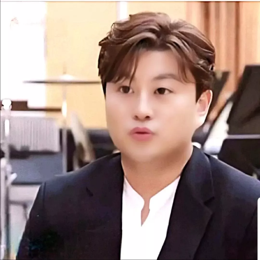 粉丝拍下的金浩中瞬间