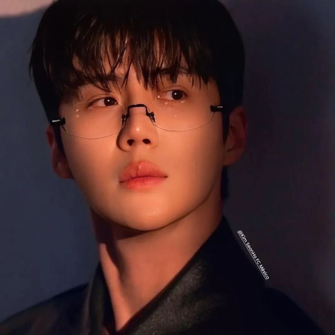 Behind-the-scenes cut of Kim Seonho
