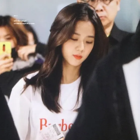 Recent activity shot of Jisoo (1995)