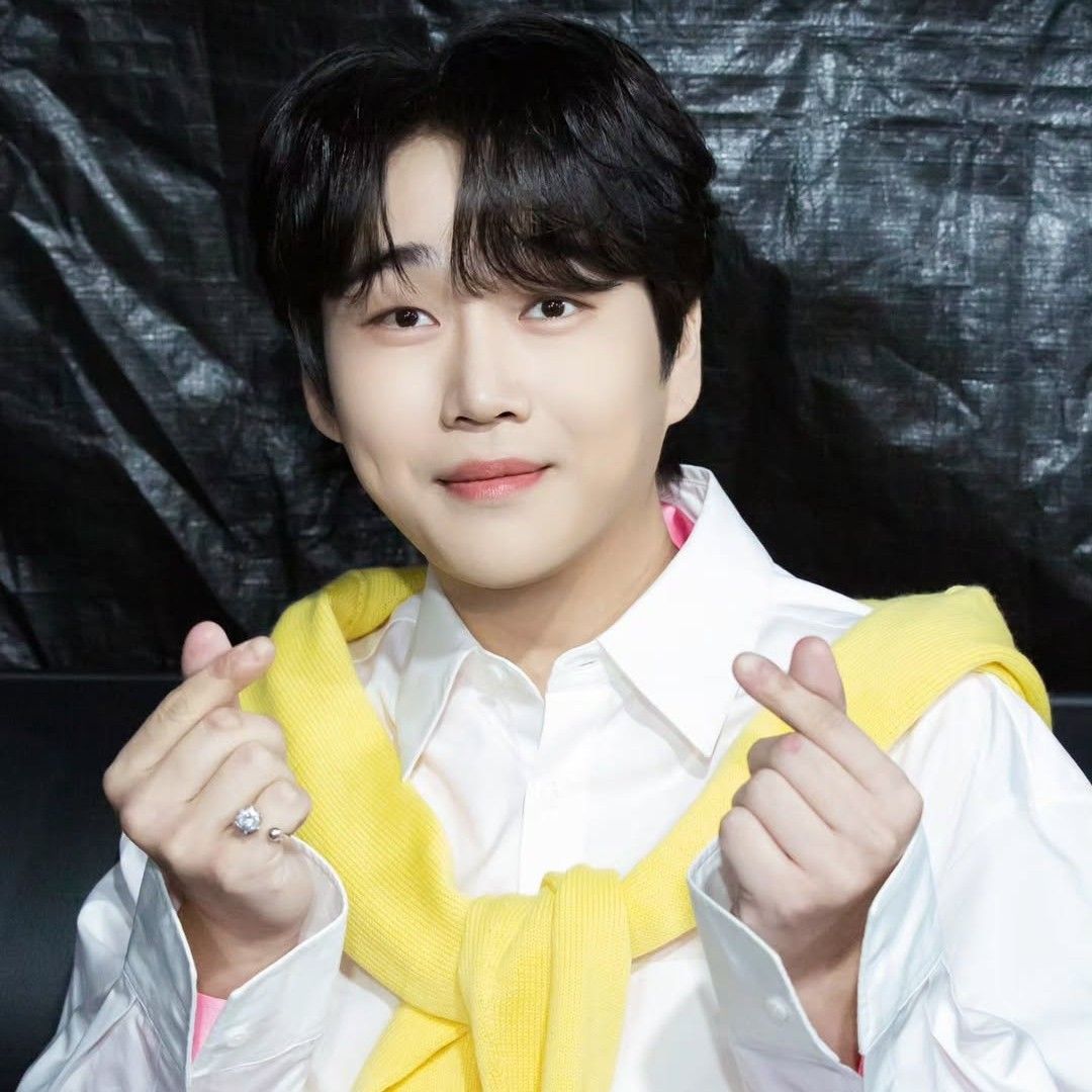 Behind-the-scenes cut of Hwang Youngwoong