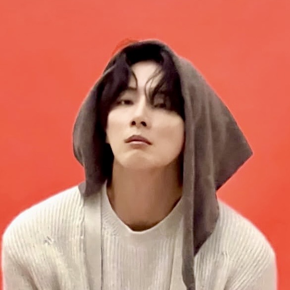 Behind-the-scenes cut of Yoon Shiyoon