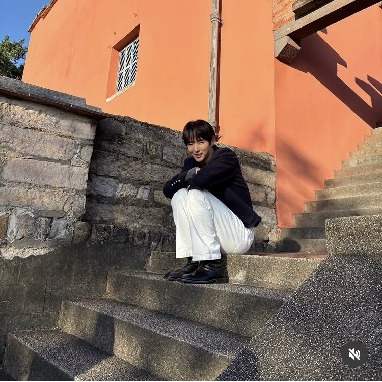 Recent activity shot of Lee Joongi
