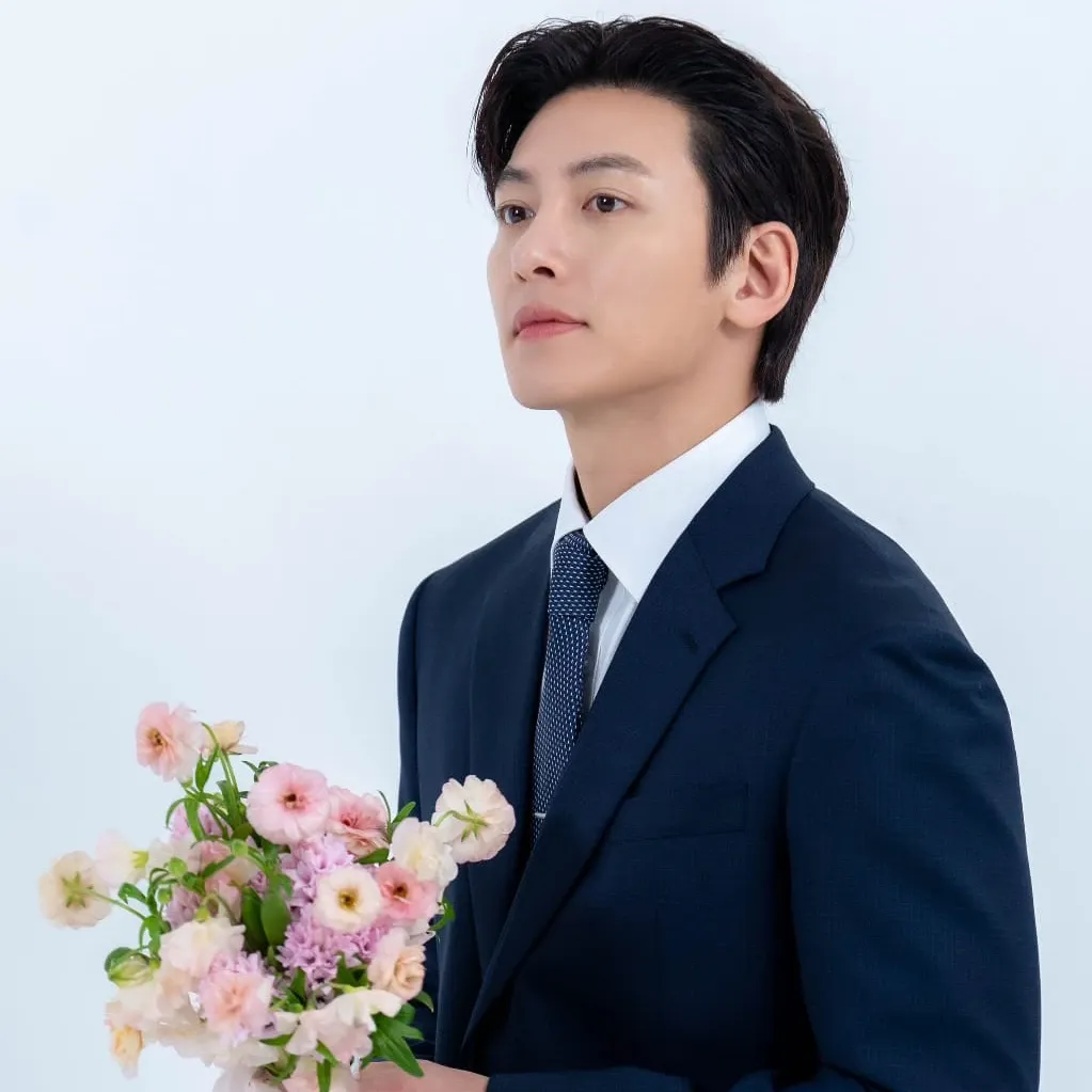 Behind-the-scenes cut of Ji Changwook