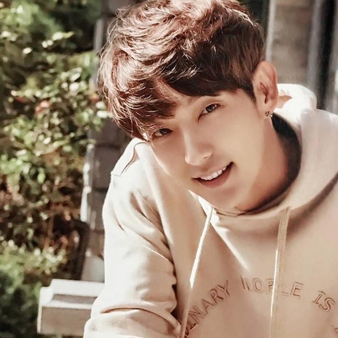 Behind-the-scenes cut of Lee Joongi