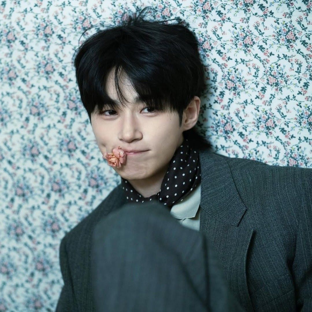 Behind-the-scenes cut of Byeon Wooseok