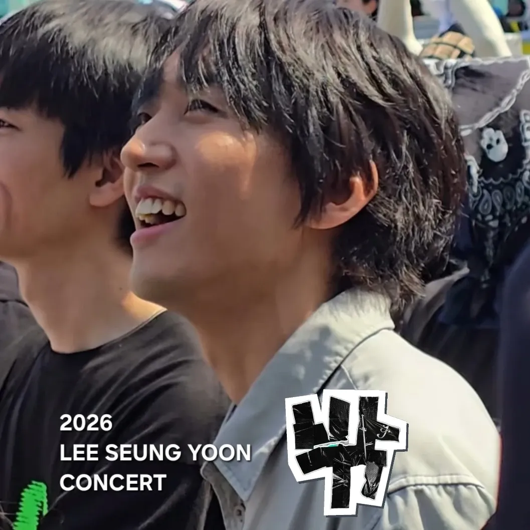 A moment captured by a fan of Lee Seungyoon