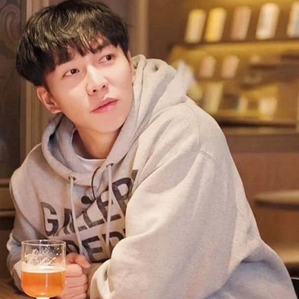 A moment captured by a fan of Lee Seunggi