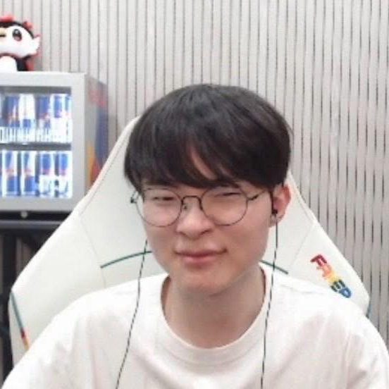 A moment captured by a fan of Faker