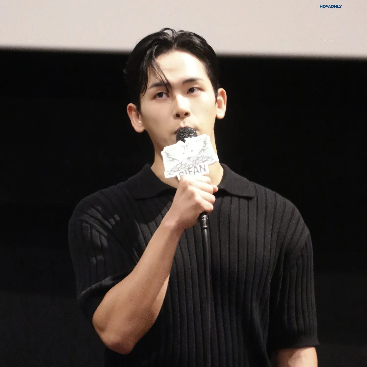 A moment captured by a fan of Hoya
