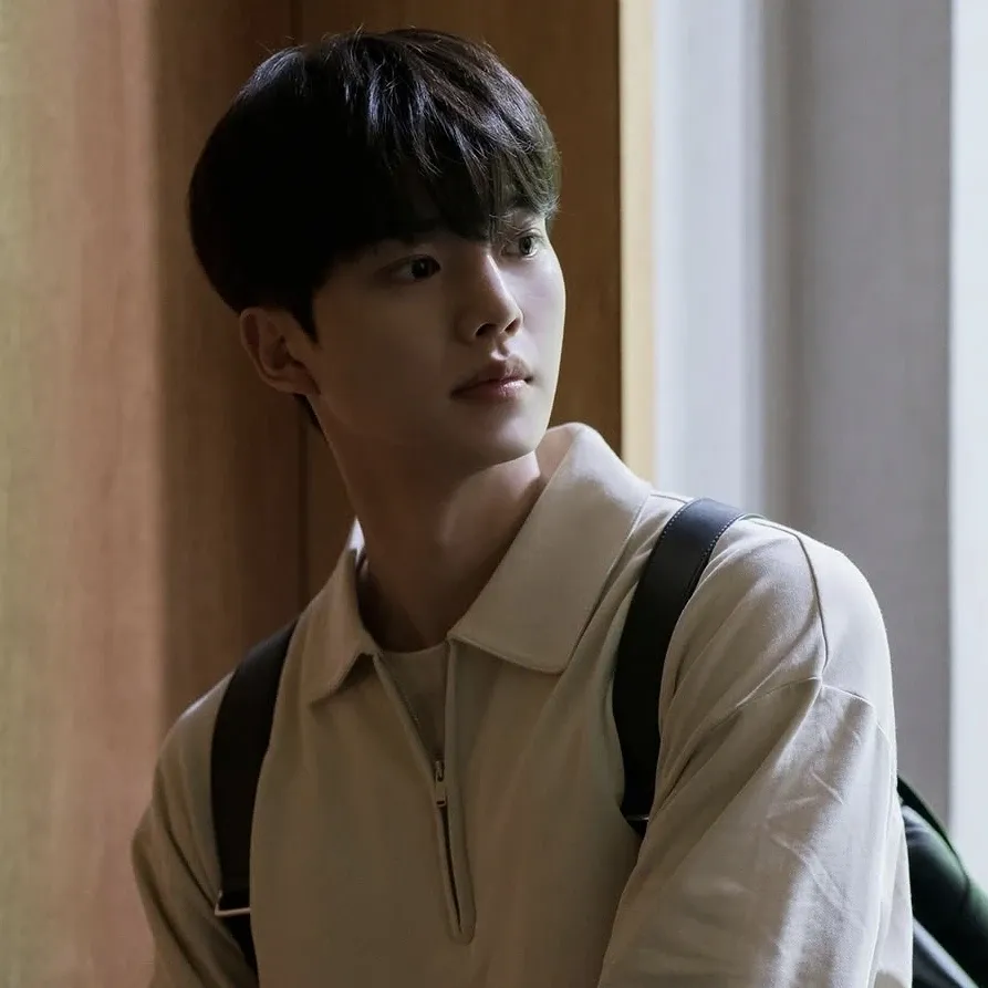 Latest photo of Song Kang