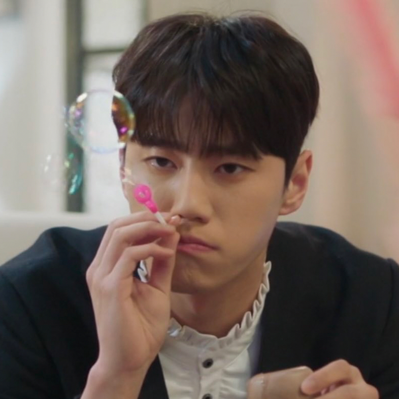 Behind-the-scenes cut of Lee Junyoung