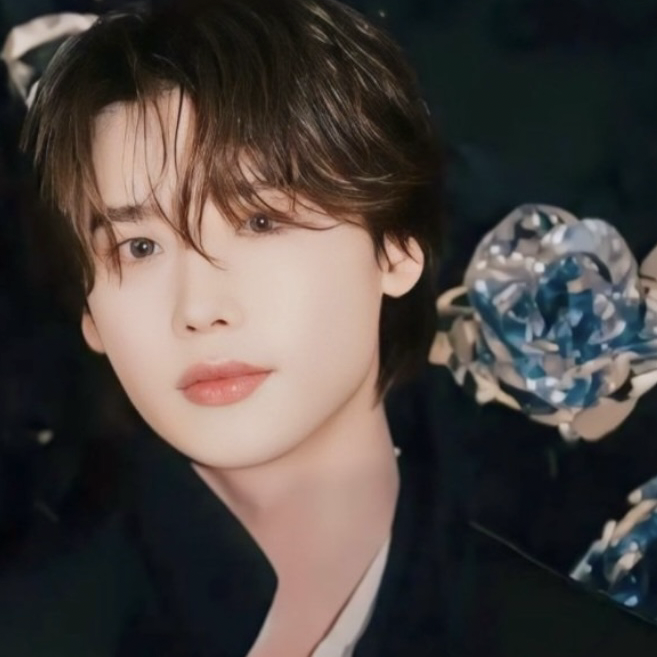 A moment captured by a fan of Lee Jongsuk