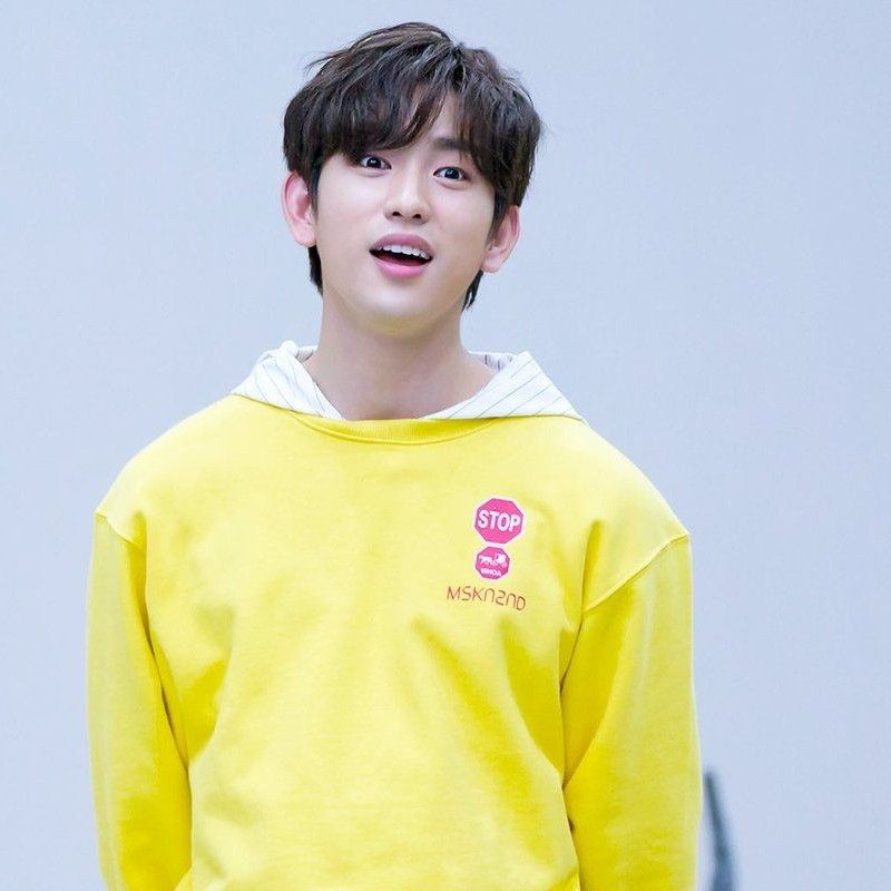 粉丝拍下的朴珍荣瞬间