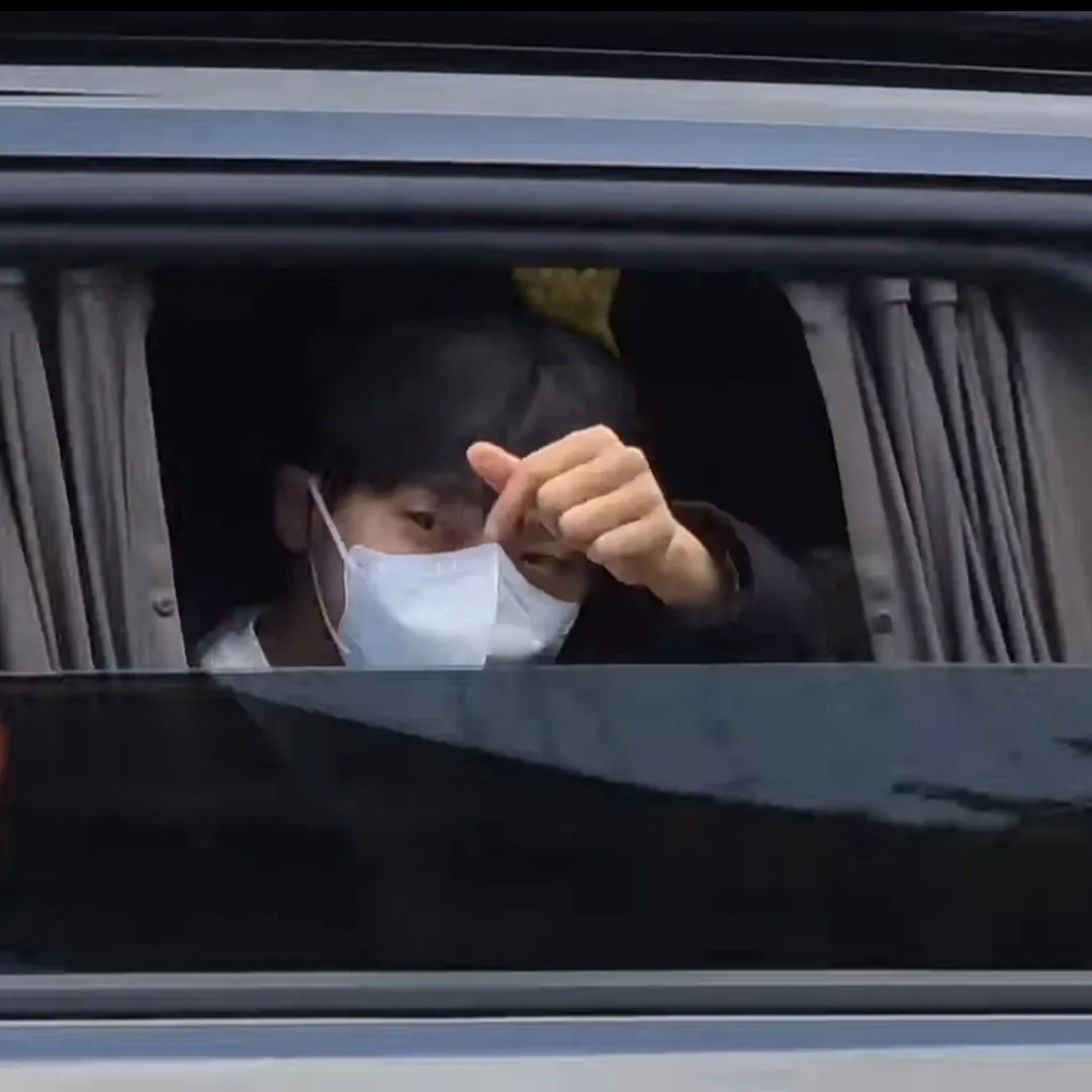 A moment captured by a fan of Seong Ri