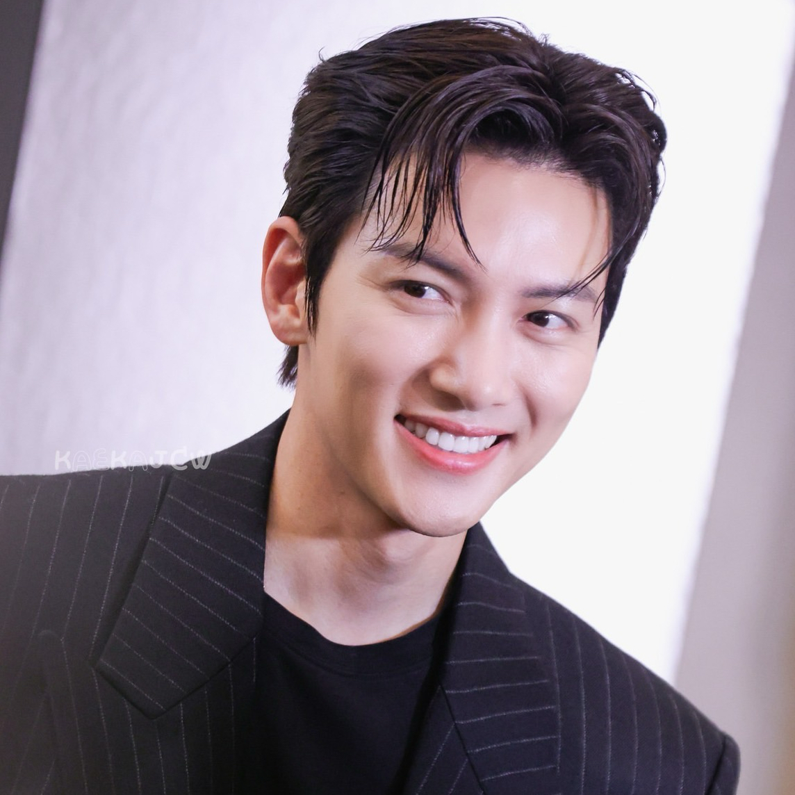 Behind-the-scenes cut of Ji Changwook