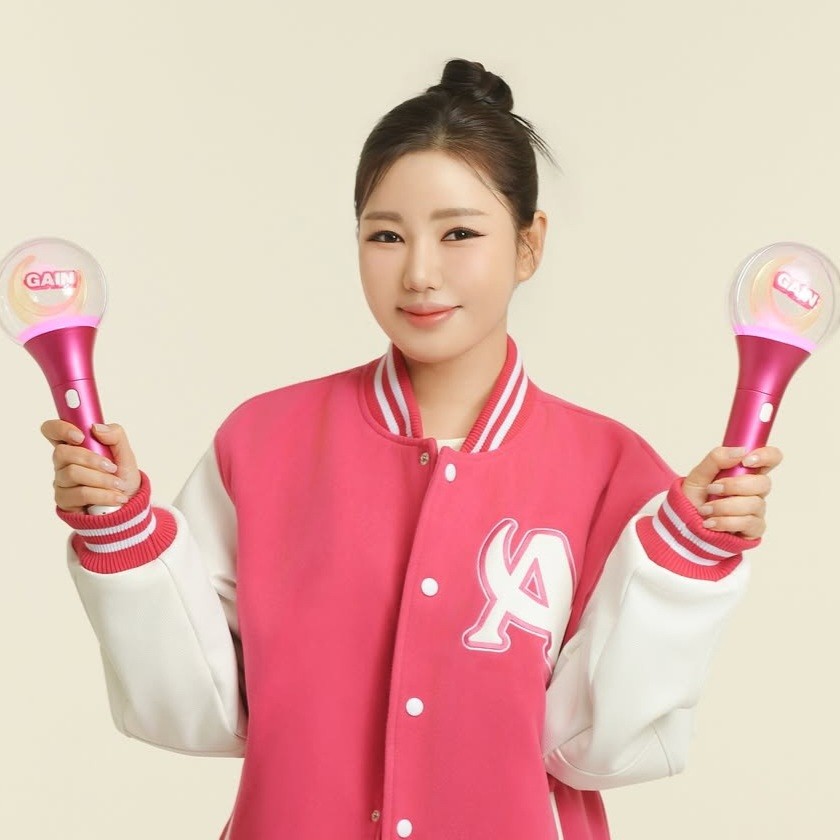 Behind-the-scenes cut of Song Gain