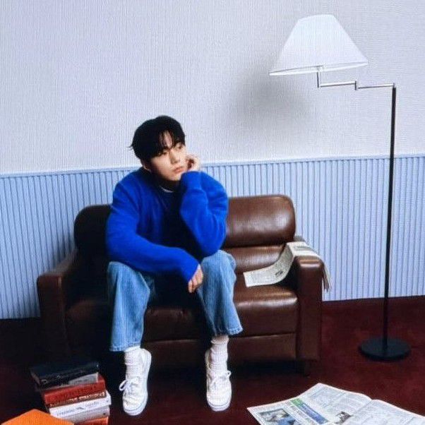 金明洙 (L)的近期活动照