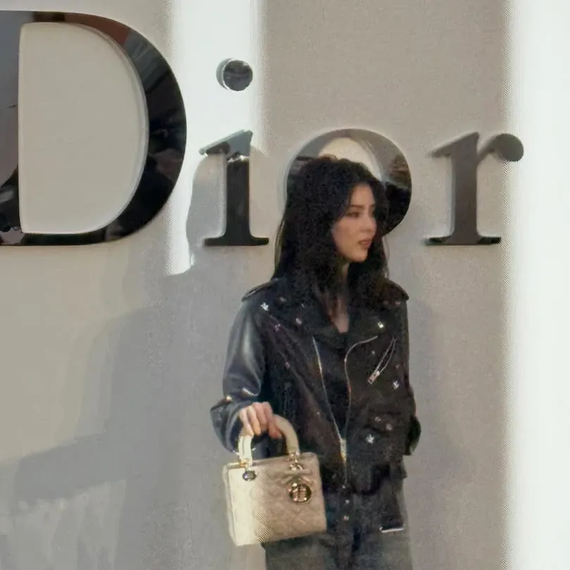 Latest photo of Han Sohee