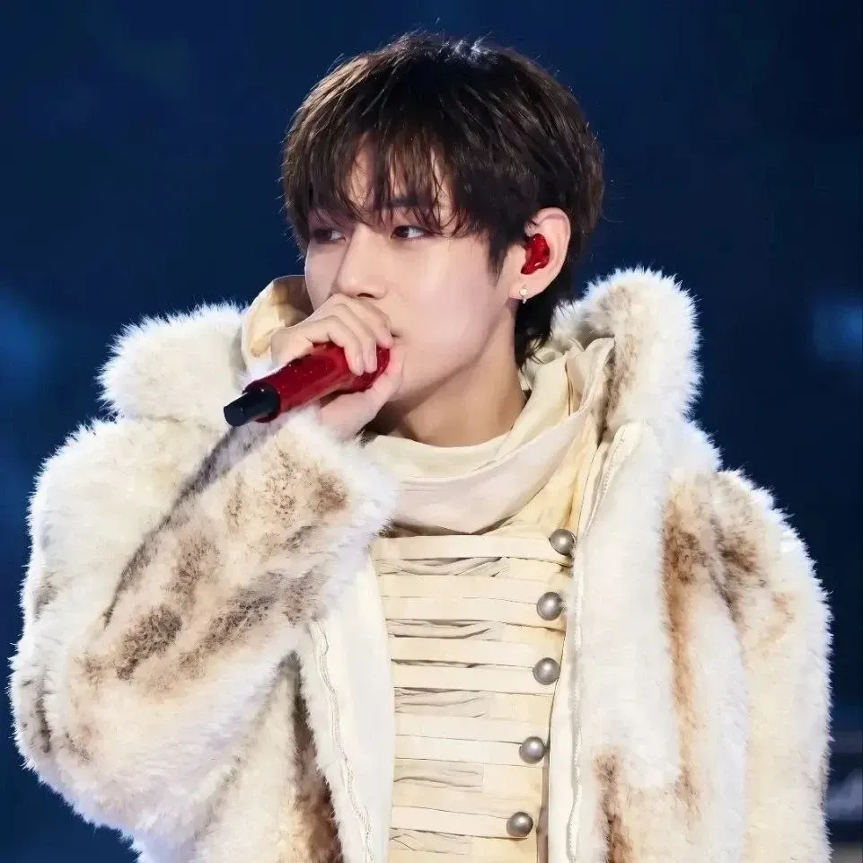 Behind-the-scenes cut of Kim Taehyung (V)