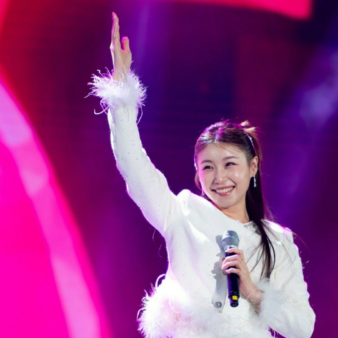 Behind-the-scenes cut of Lee Sona