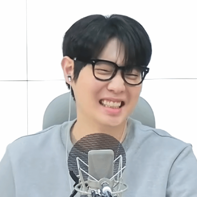 A moment captured by a fan of Son Taejin