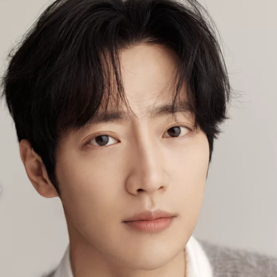 Behind-the-scenes cut of Lee Sangyeob
