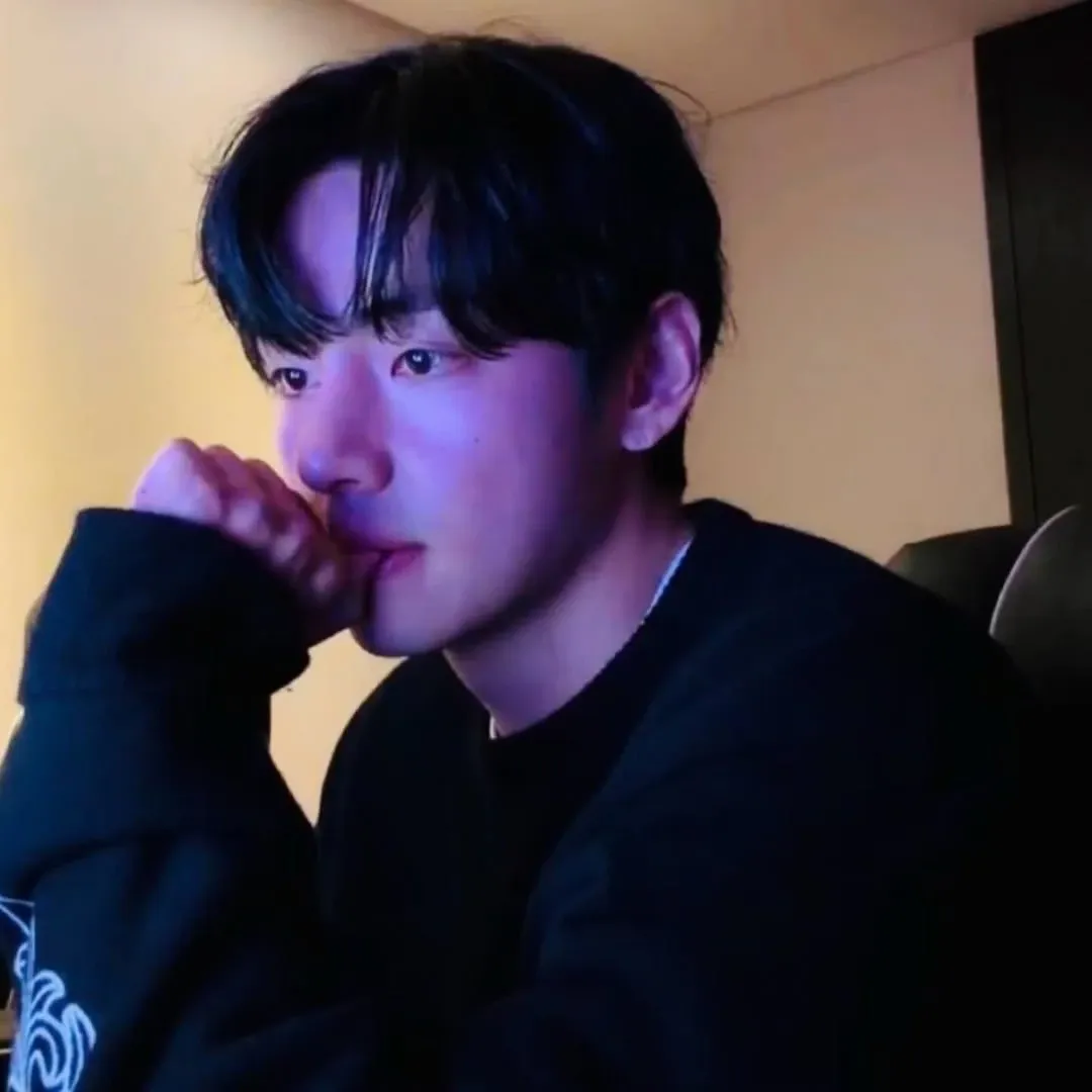 Recent activity shot of Kim Taehyung (V)