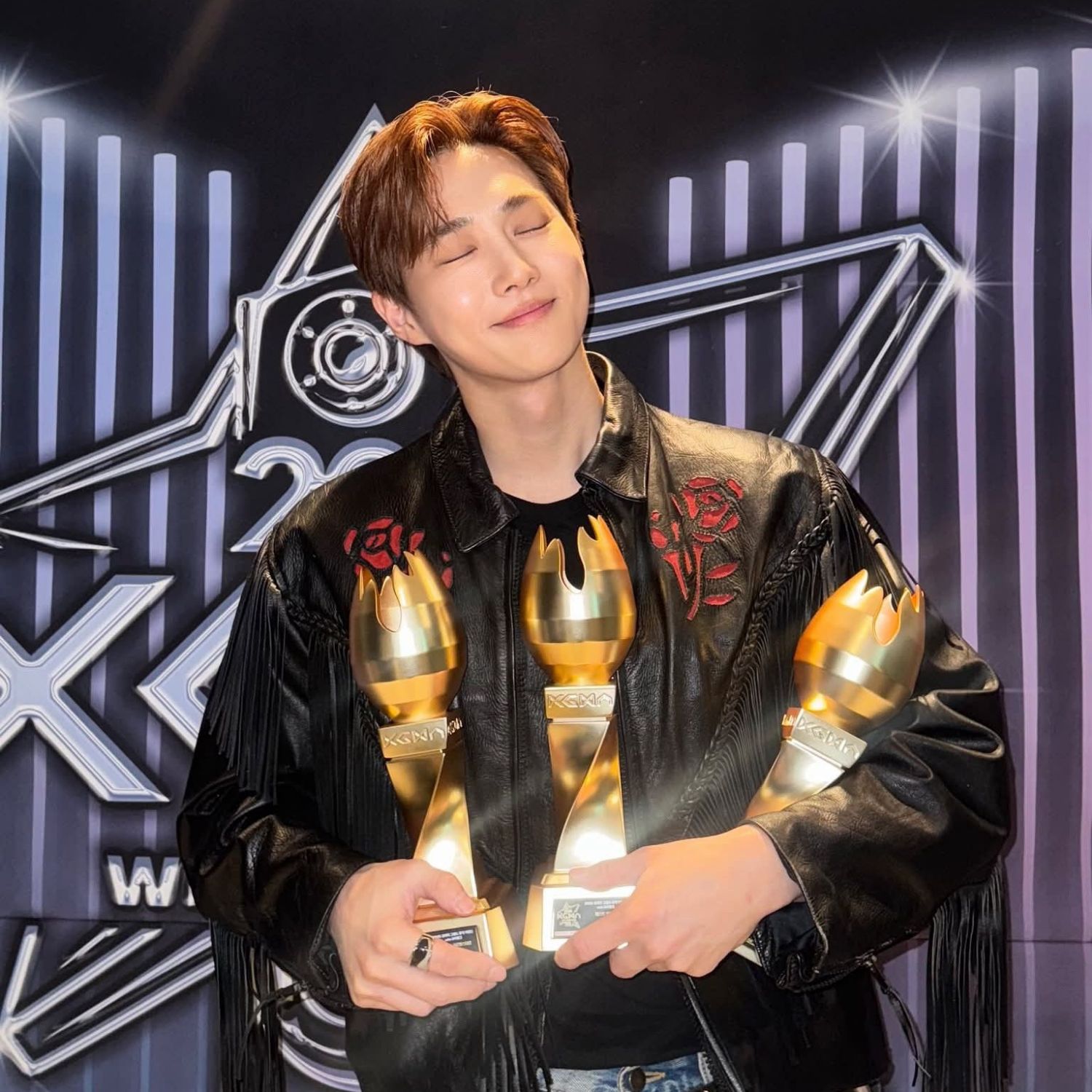 Behind-the-scenes cut of Suho