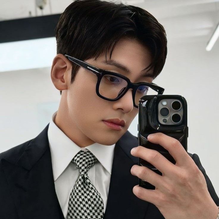 Recent activity shot of Ji Changwook