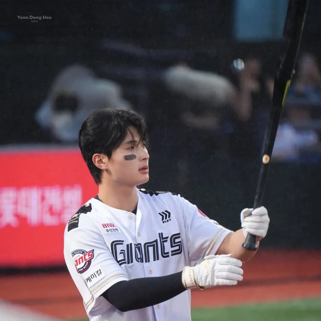 Behind-the-scenes cut of Yoon Donghee