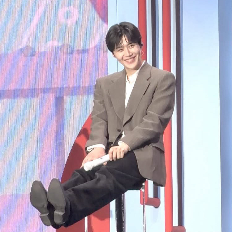 Behind-the-scenes cut of Kim Seonho