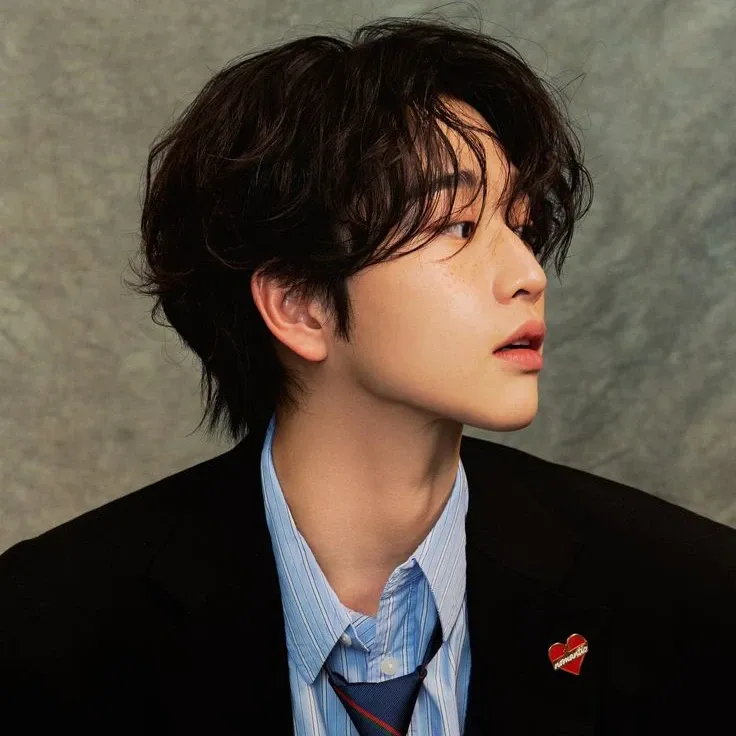 Behind-the-scenes cut of Kim Yoonwoo