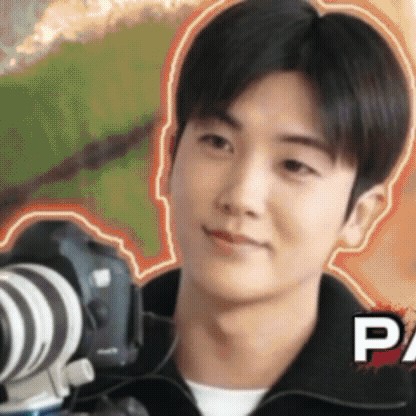 A moment captured by a fan of Park Hyungsik