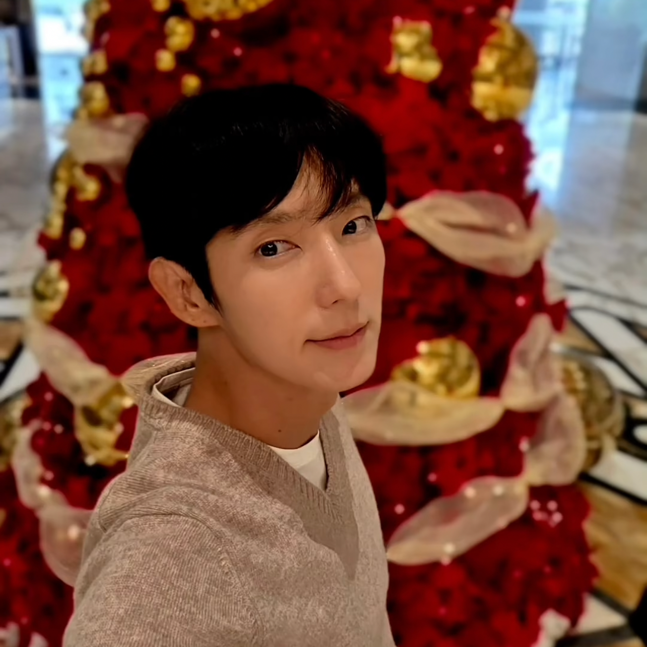 A moment captured by a fan of Lee Joongi