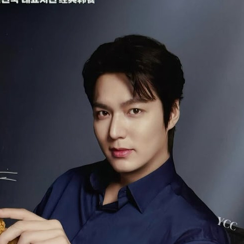 イ・ミンホの最近の活動ショット