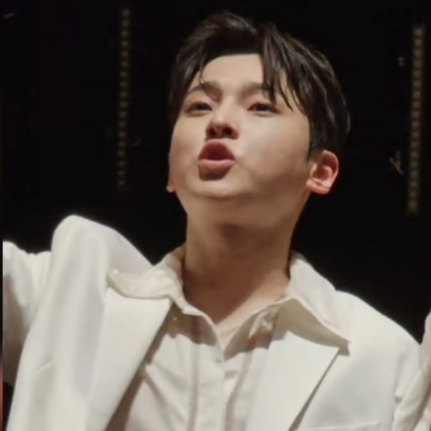 Behind-the-scenes cut of Seong Ri