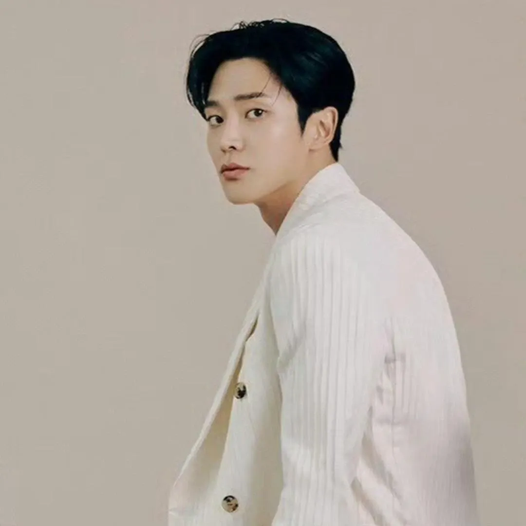 로운의 비하인드 컷