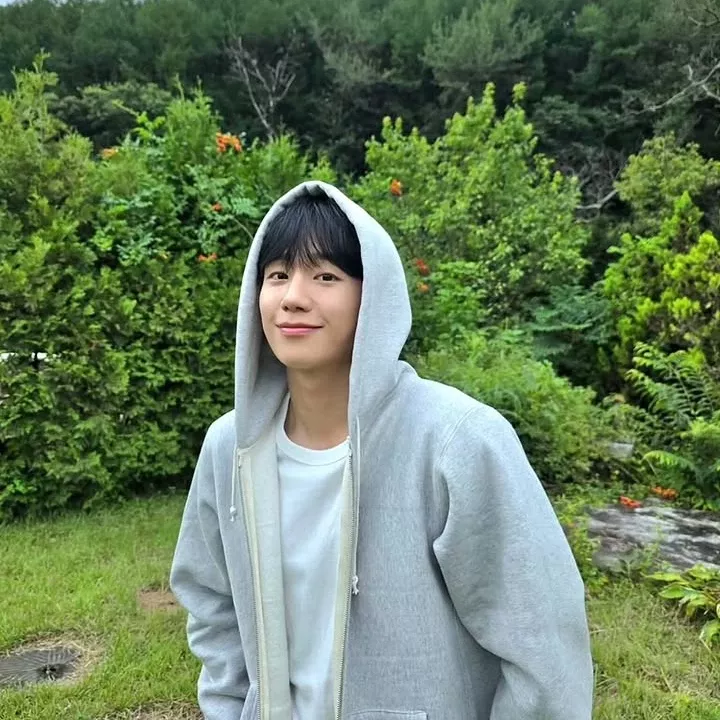 粉丝拍下的丁海寅瞬间