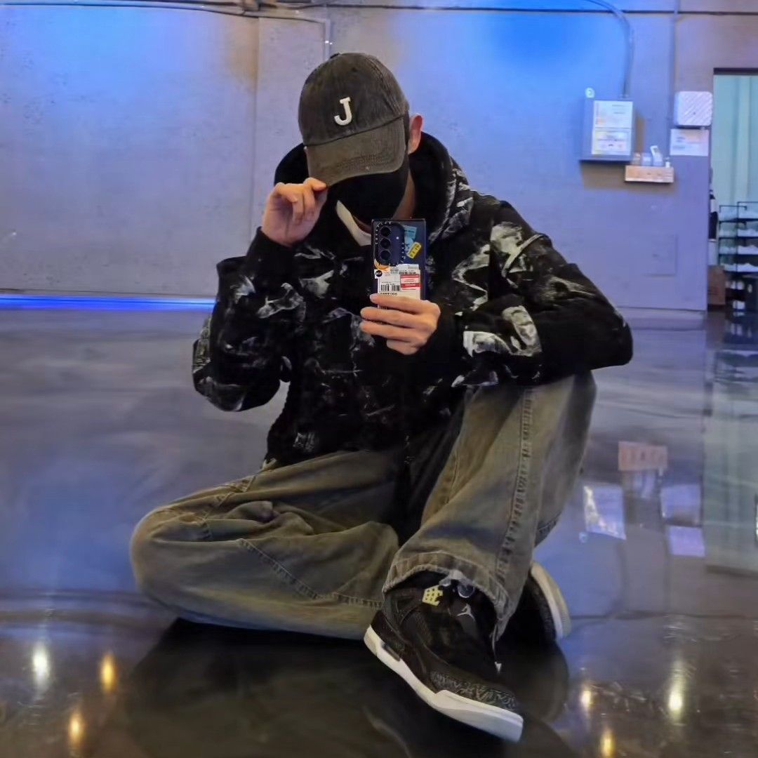 Behind-the-scenes cut of Lee Joongi