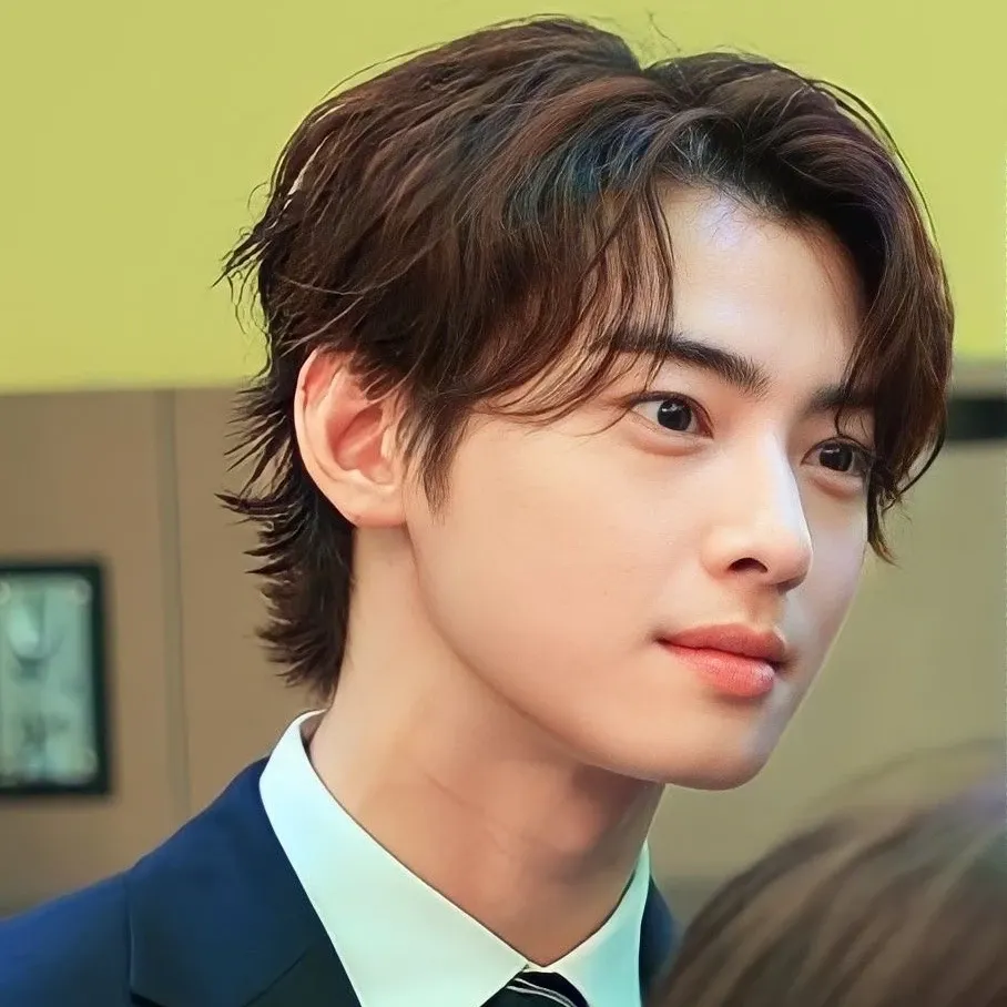 Behind-the-scenes cut of Cha Eunwoo