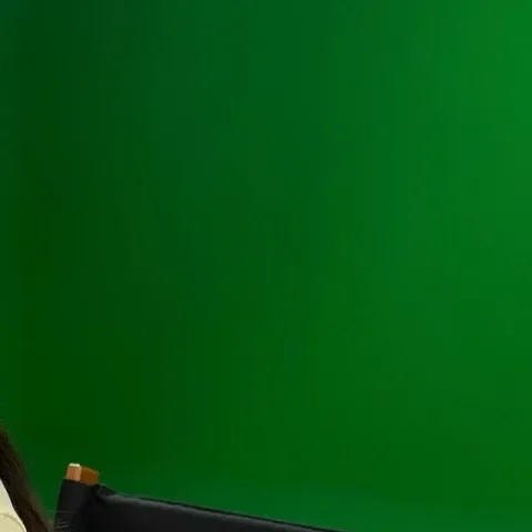 Behind-the-scenes cut of Bona