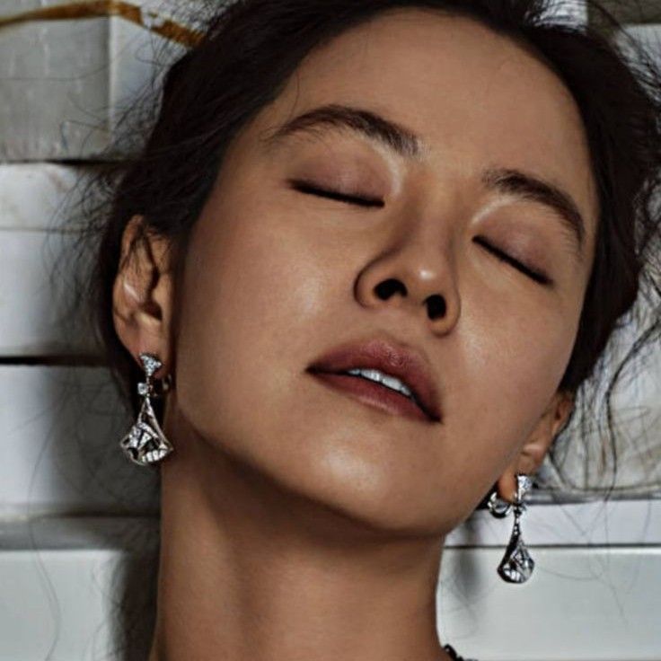 Cuplikan di balik layar dari Song Jihyo