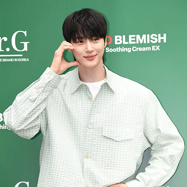 Recent activity shot of Byeon Wooseok